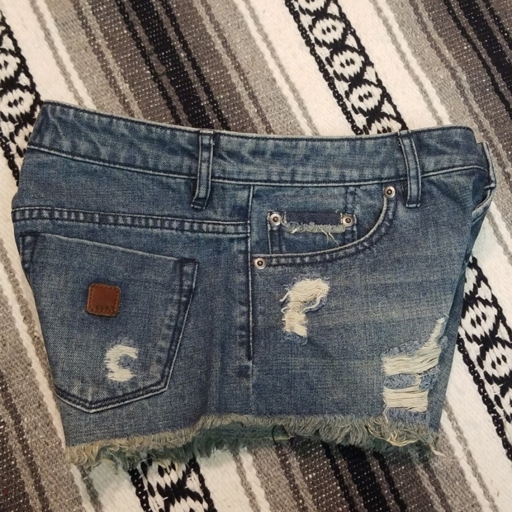 ROXY sz 24 Frayed ripped denim jean shorts
